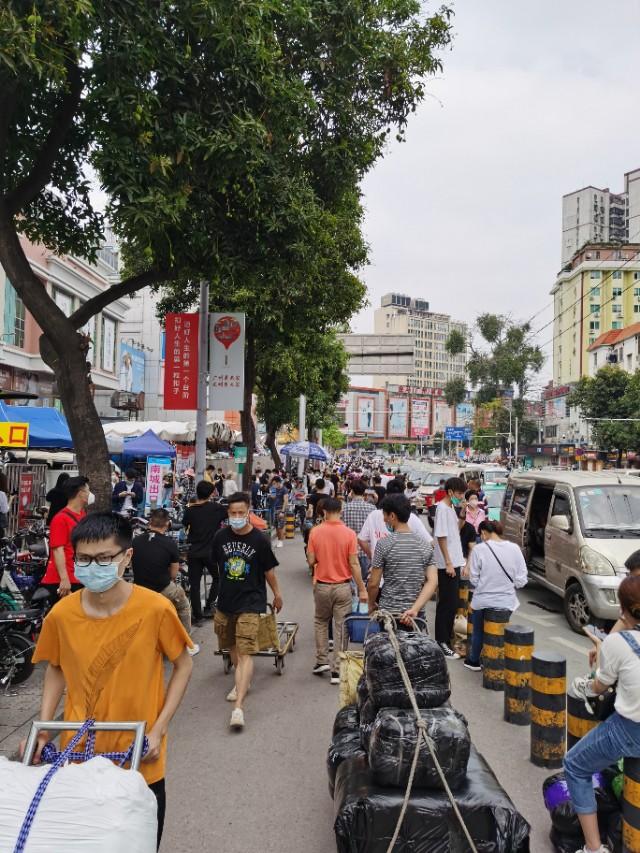 百货商场 批发市场百货商场与批发市场的互动与发展